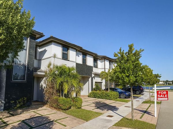 9155 NW 161st St, Miami Lakes, FL 33018