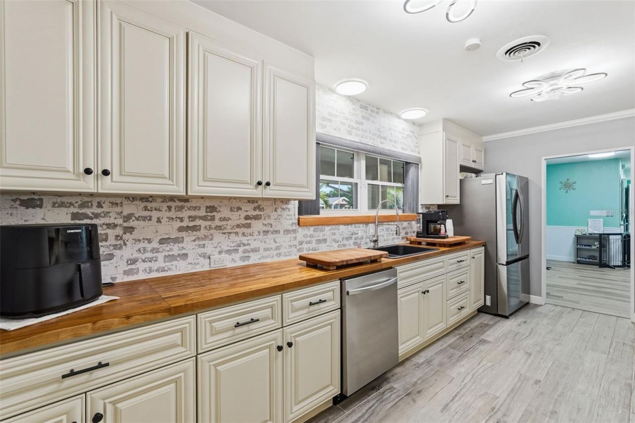 3944 49th Avenue S, Saint Petersburg, FL 33711 Photo