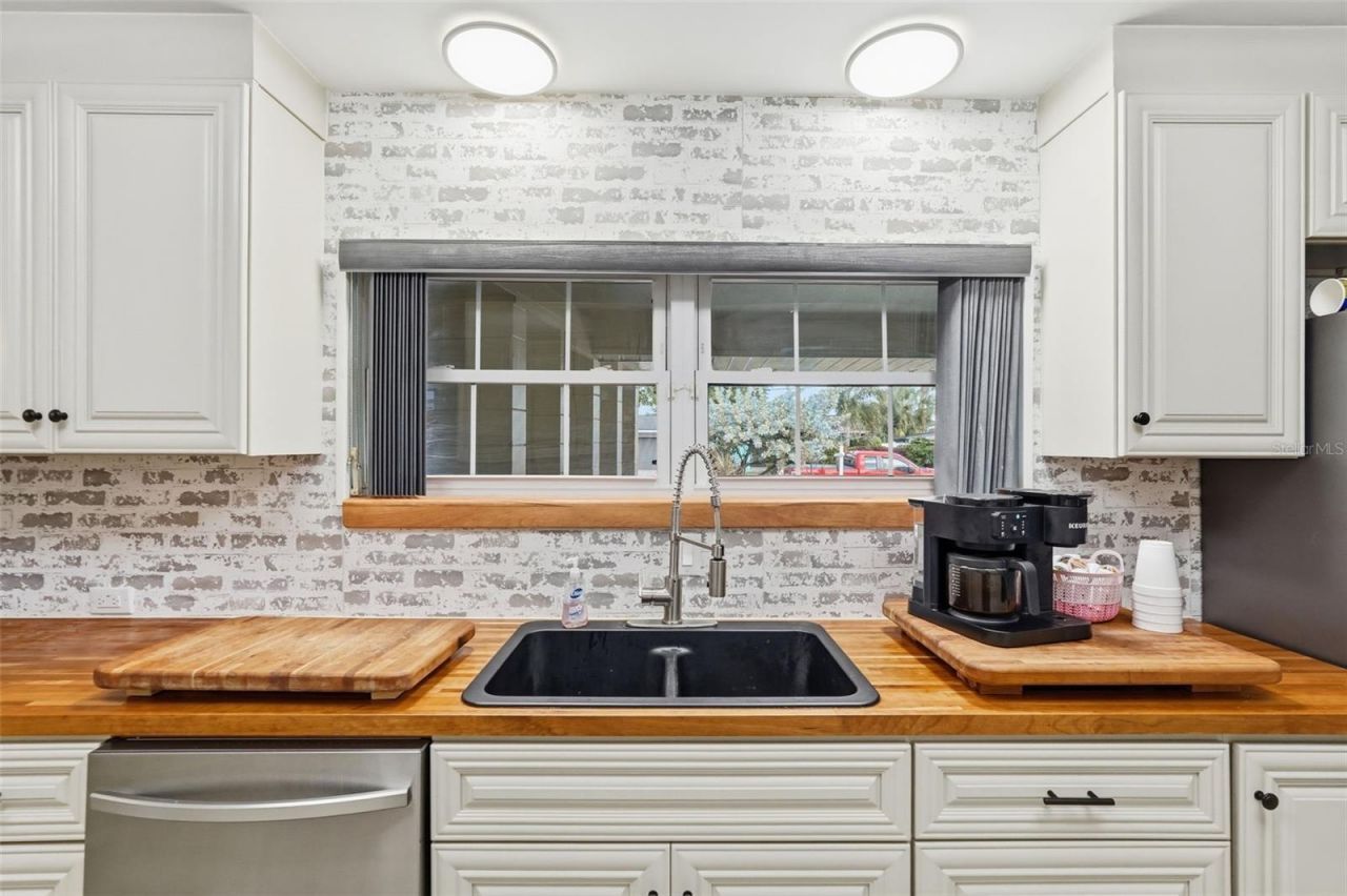 3944 49th Avenue S, Saint Petersburg, FL 33711 Photo