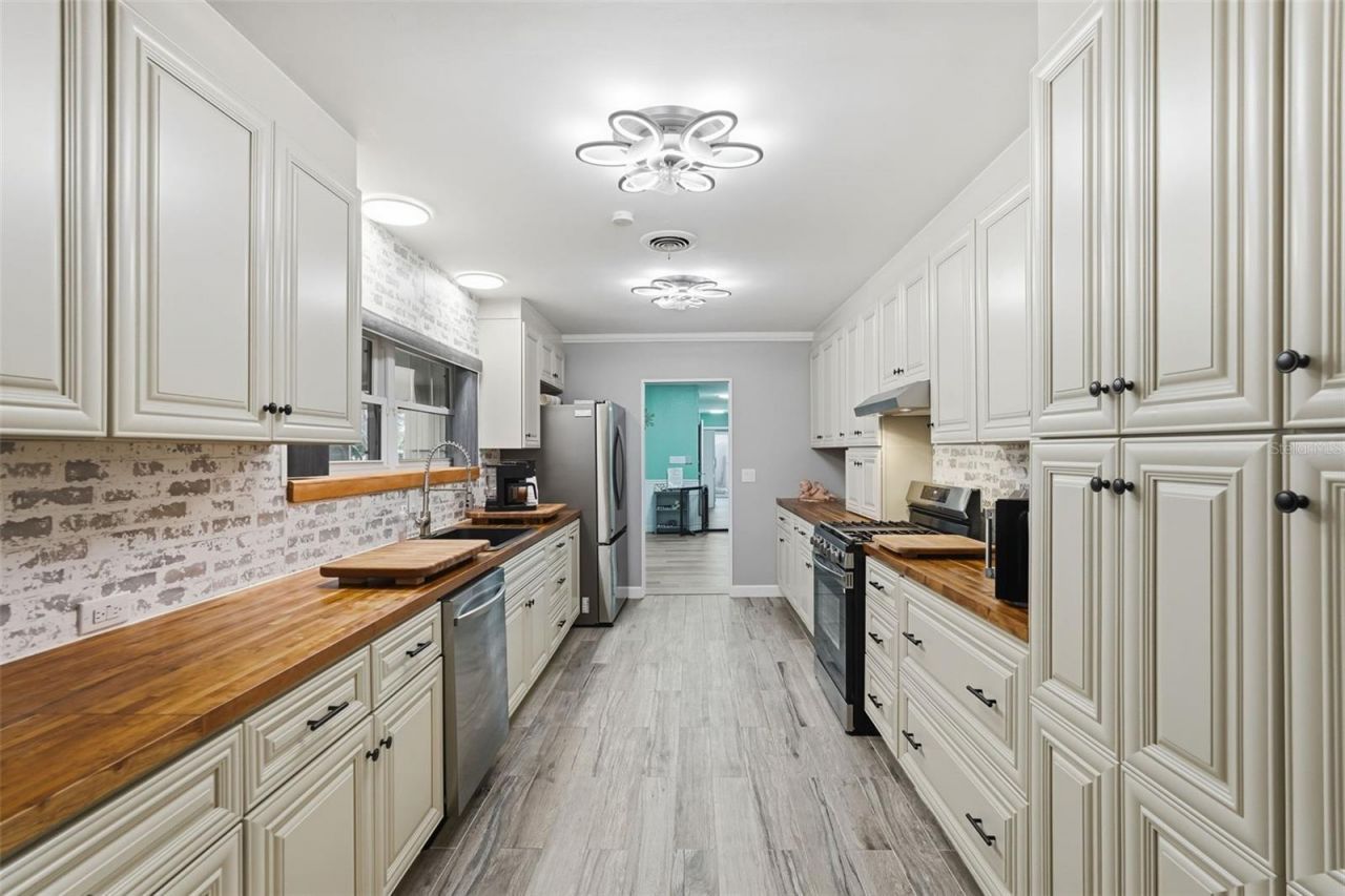 3944 49th Avenue S, Saint Petersburg, FL 33711 Photo