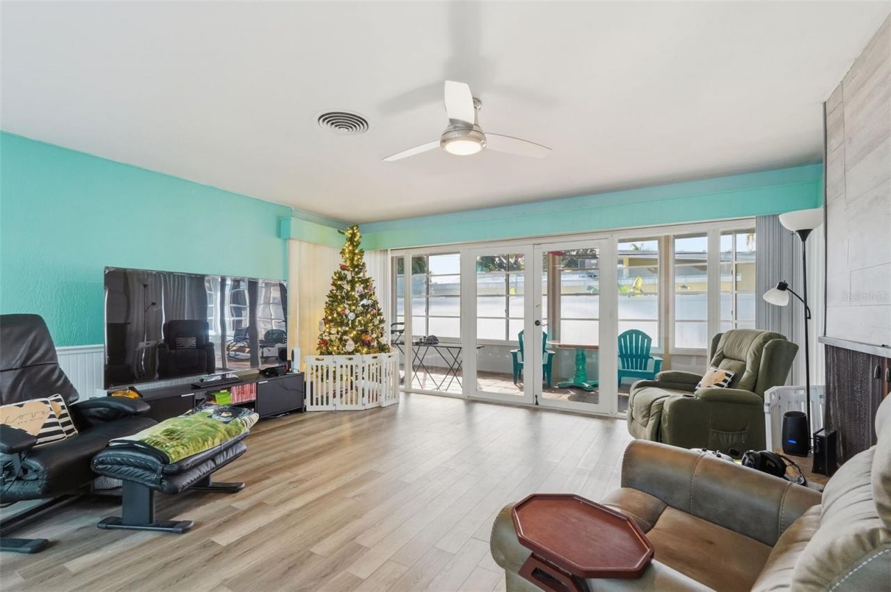 3944 49th Avenue S, Saint Petersburg, FL 33711 Photo