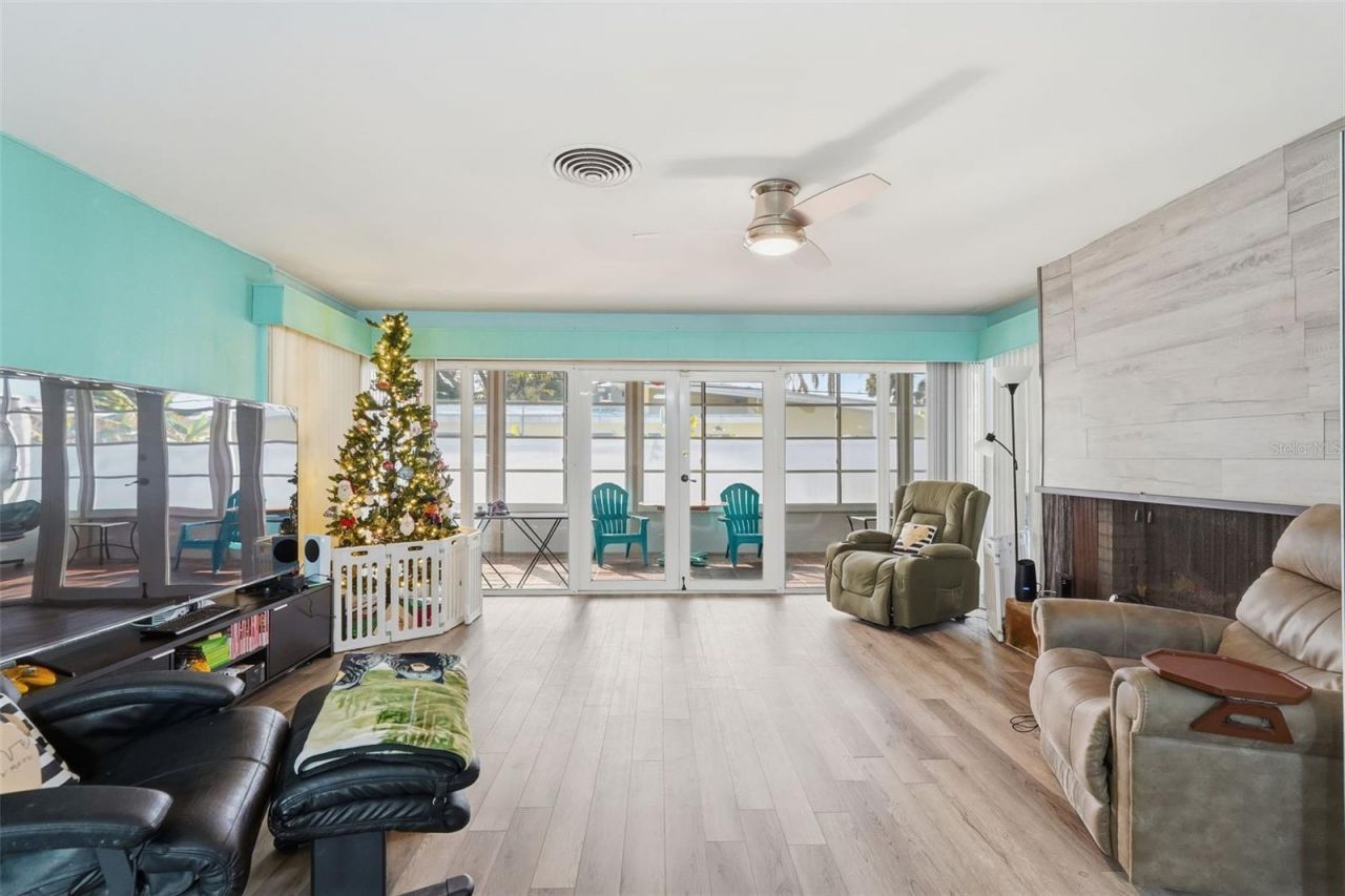 3944 49th Avenue S, Saint Petersburg, FL 33711 Photo