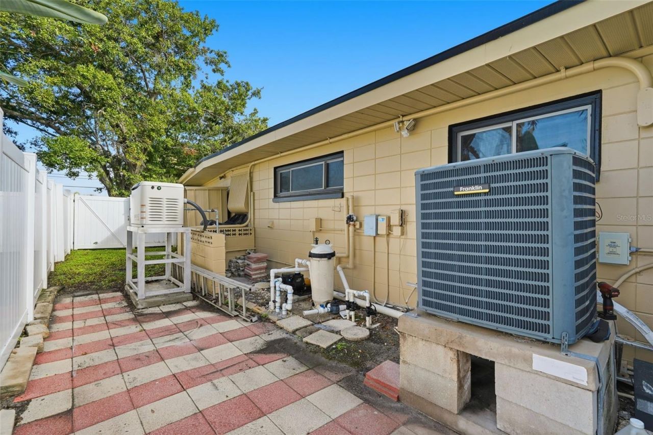 3944 49th Avenue S, Saint Petersburg, FL 33711 Photo