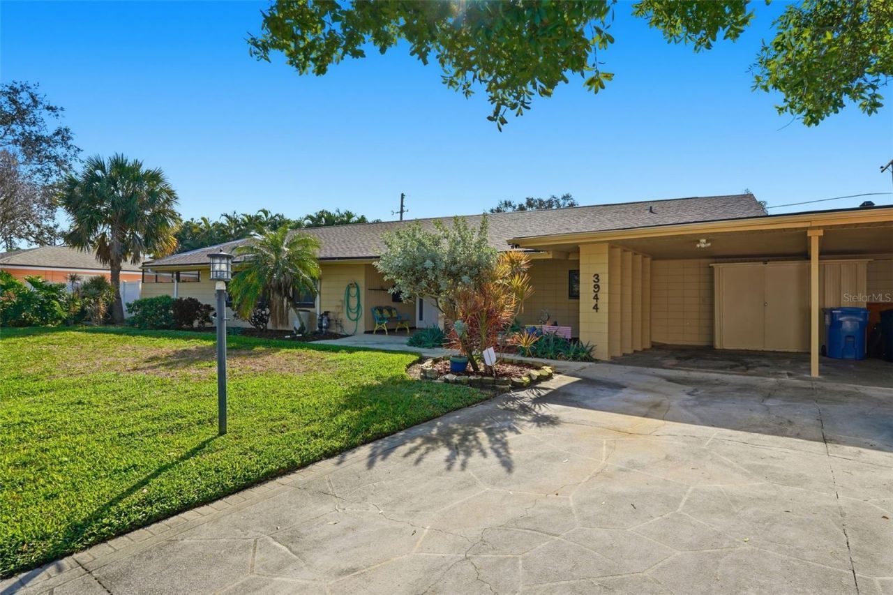 3944 49th Avenue S, Saint Petersburg, FL 33711 Photo
