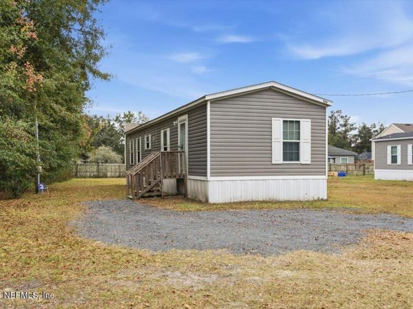 524 W RAILROAD Avenue W, Macclenny, FL 32063