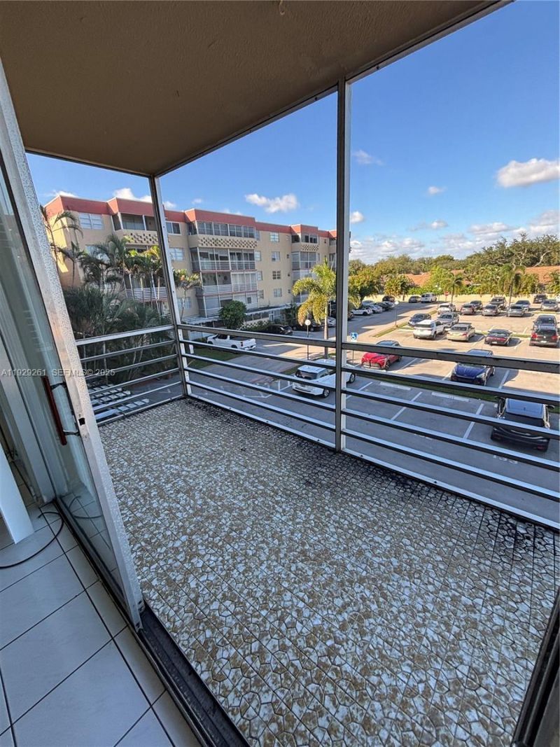 406 NW 68th Ave, Unit 317, Plantation, FL 33317 Photo