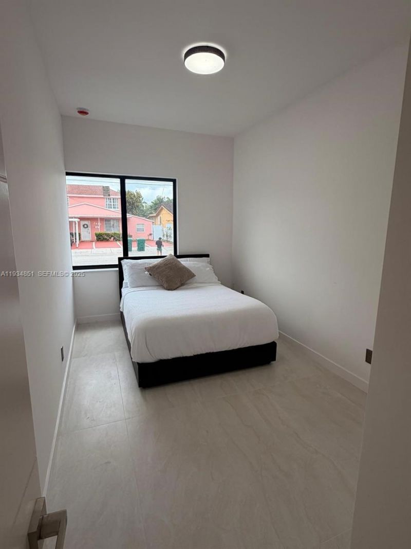 2436 SW 7th St, Unit 4, Miami, FL 33135 Photo