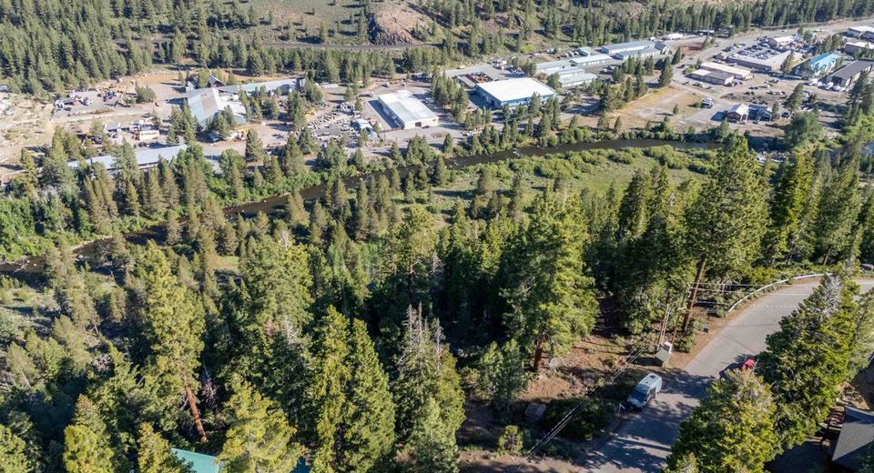11902 & 11912 Rio Vista Drive, Truckee, CA 96161 Photo