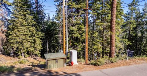 11902 & 11912 Rio Vista Drive, Truckee, CA 96161 Photo
