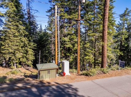 11902 & 11912 Rio Vista Drive, Truckee, CA 96161 Photo