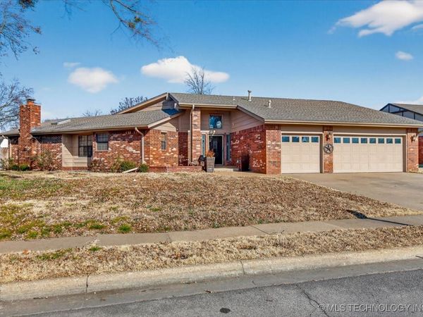2616 Chapel Hill, Bartlesville, OK 74006