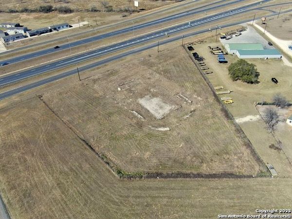 00 Ih 35, Lytle, TX 78052