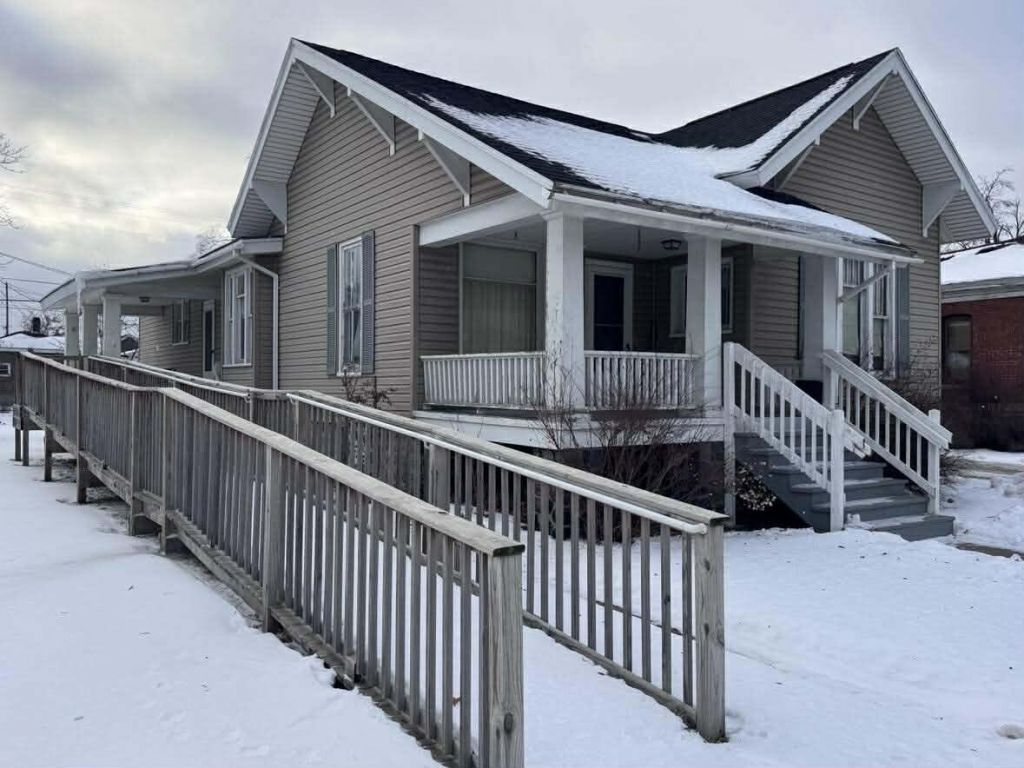 124 W Miller Street, Alpena, MI 49707 Main Photo