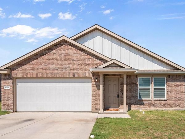 909 Avagail Avenue, Springtown, TX 76082