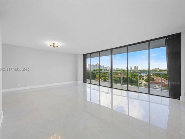 20281 E Country Club Dr, Unit 501, Aventura, FL 33180