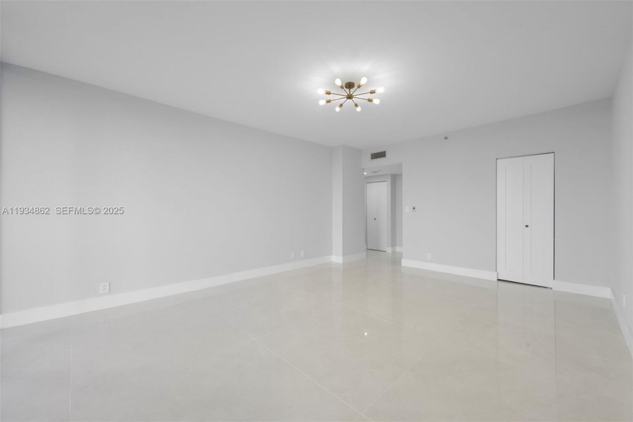 20281 E Country Club Dr, Unit 501, Aventura, FL 33180 Photo