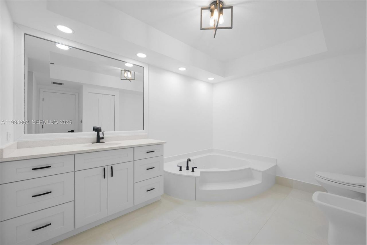 20281 E Country Club Dr, Unit 501, Aventura, FL 33180 Photo