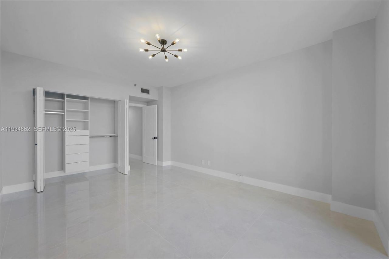 20281 E Country Club Dr, Unit 501, Aventura, FL 33180 Photo