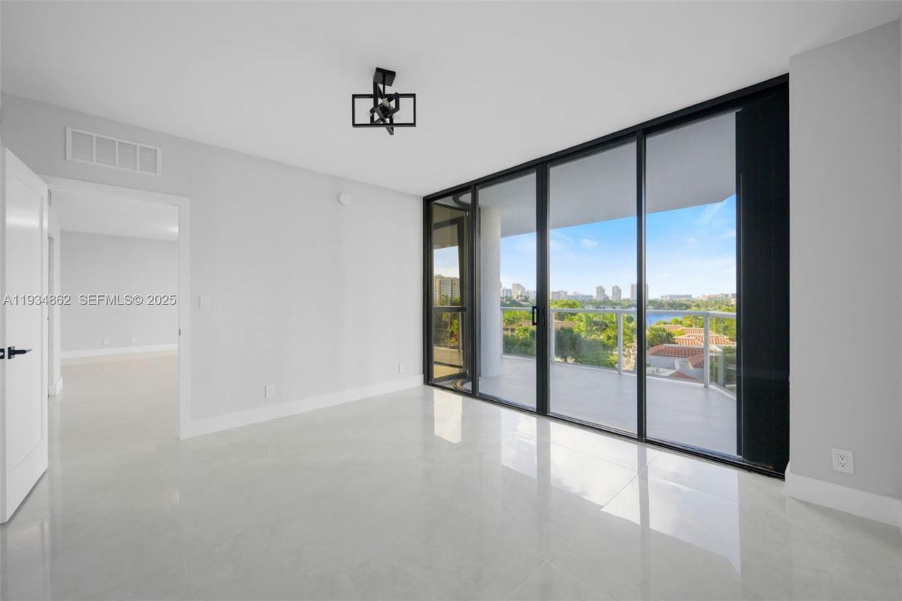 20281 E Country Club Dr, Unit 501, Aventura, FL 33180 Photo