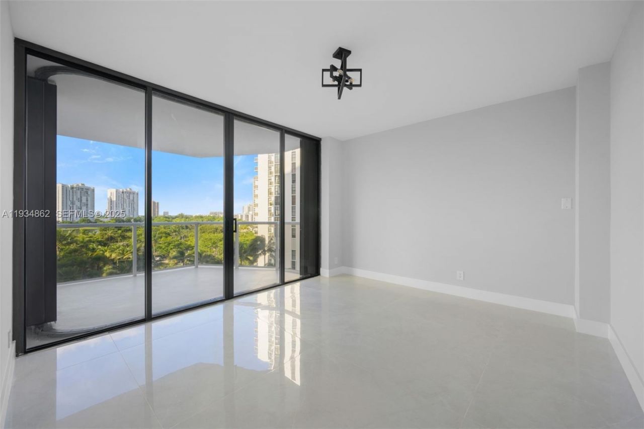 20281 E Country Club Dr, Unit 501, Aventura, FL 33180 Photo