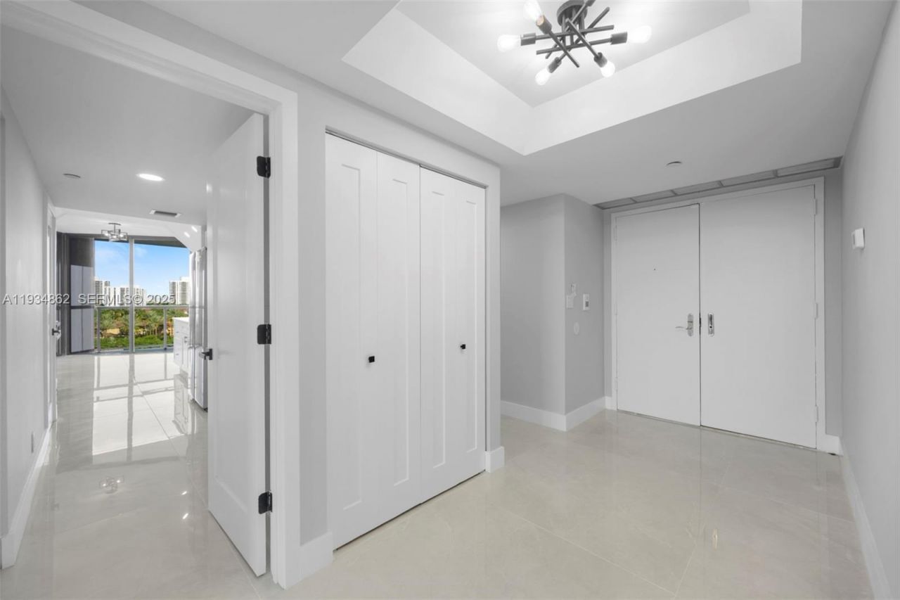 20281 E Country Club Dr, Unit 501, Aventura, FL 33180 Photo