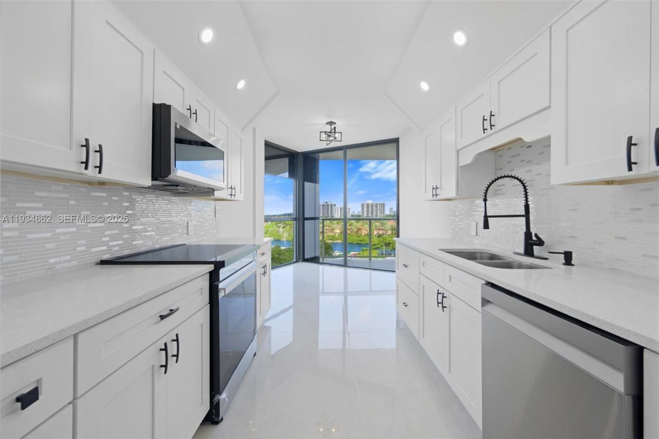 20281 E Country Club Dr, Unit 501, Aventura, FL 33180 Photo