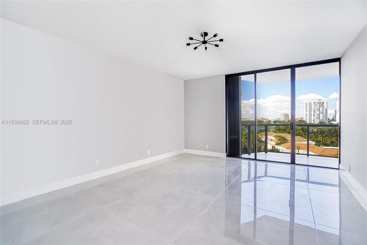 20281 E Country Club Dr, Unit 501, Aventura, FL 33180 Photo