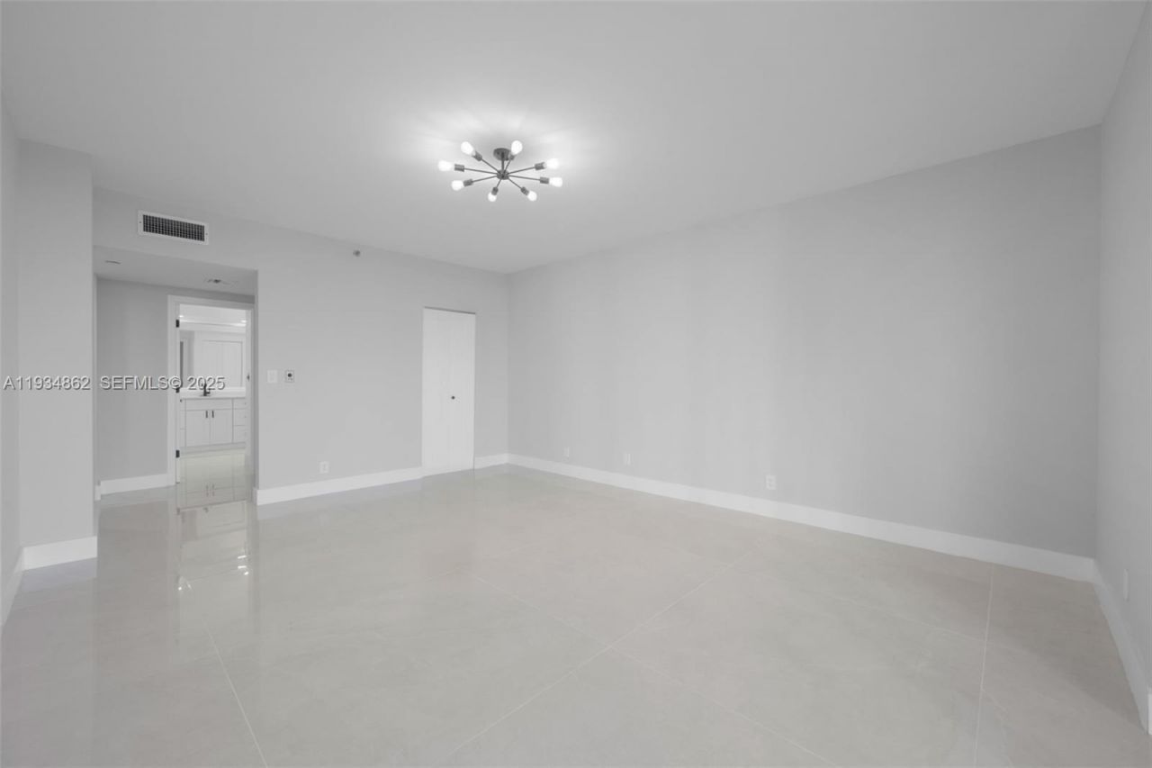 20281 E Country Club Dr, Unit 501, Aventura, FL 33180 Photo