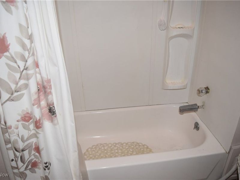 65141 Three Hills Drive, Bellaire, OH 43906 Photo 8