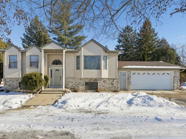 401 2nd Street NE, Dodge Center, MN 55927