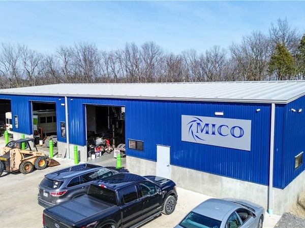 814 SE Sunny School Circle, Blue Springs, MO 64014