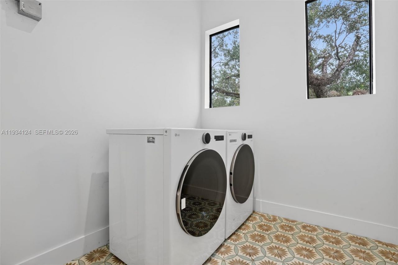 7222 SW 52nd Ct, Miami, FL 33143 Photo