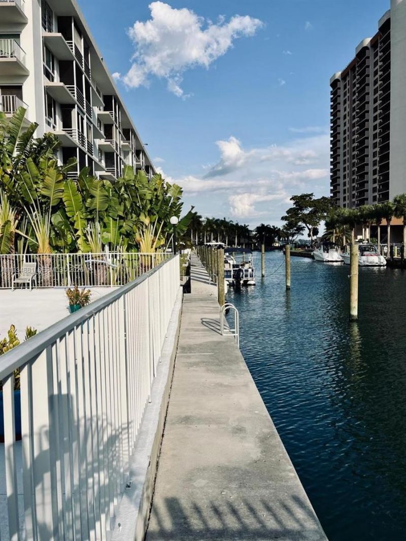 1750 NE 115th St, Unit 608, Miami, FL 33181 Photo