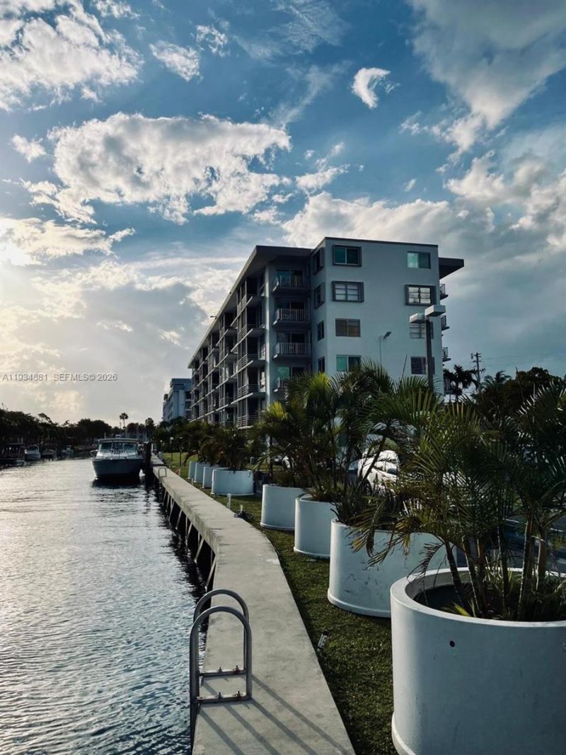 1750 NE 115th St, Unit 608, Miami, FL 33181 Photo