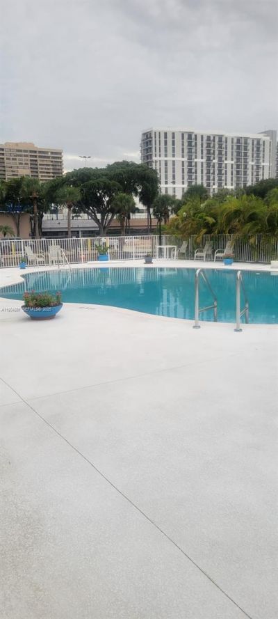 1750 NE 115th St, Unit 608, Miami, FL 33181 Photo