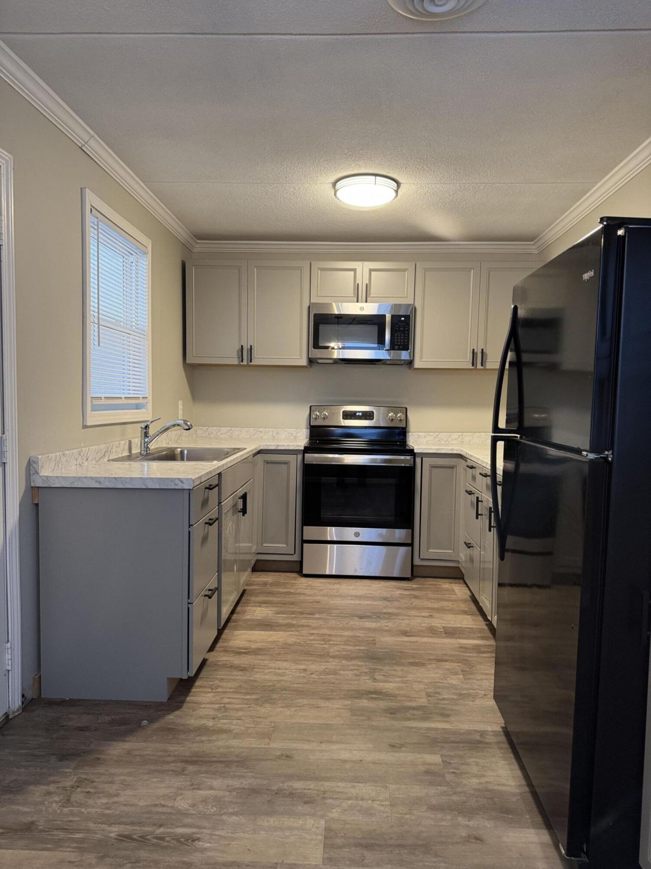 1137 Mw Rickenbaker Road Photo 7