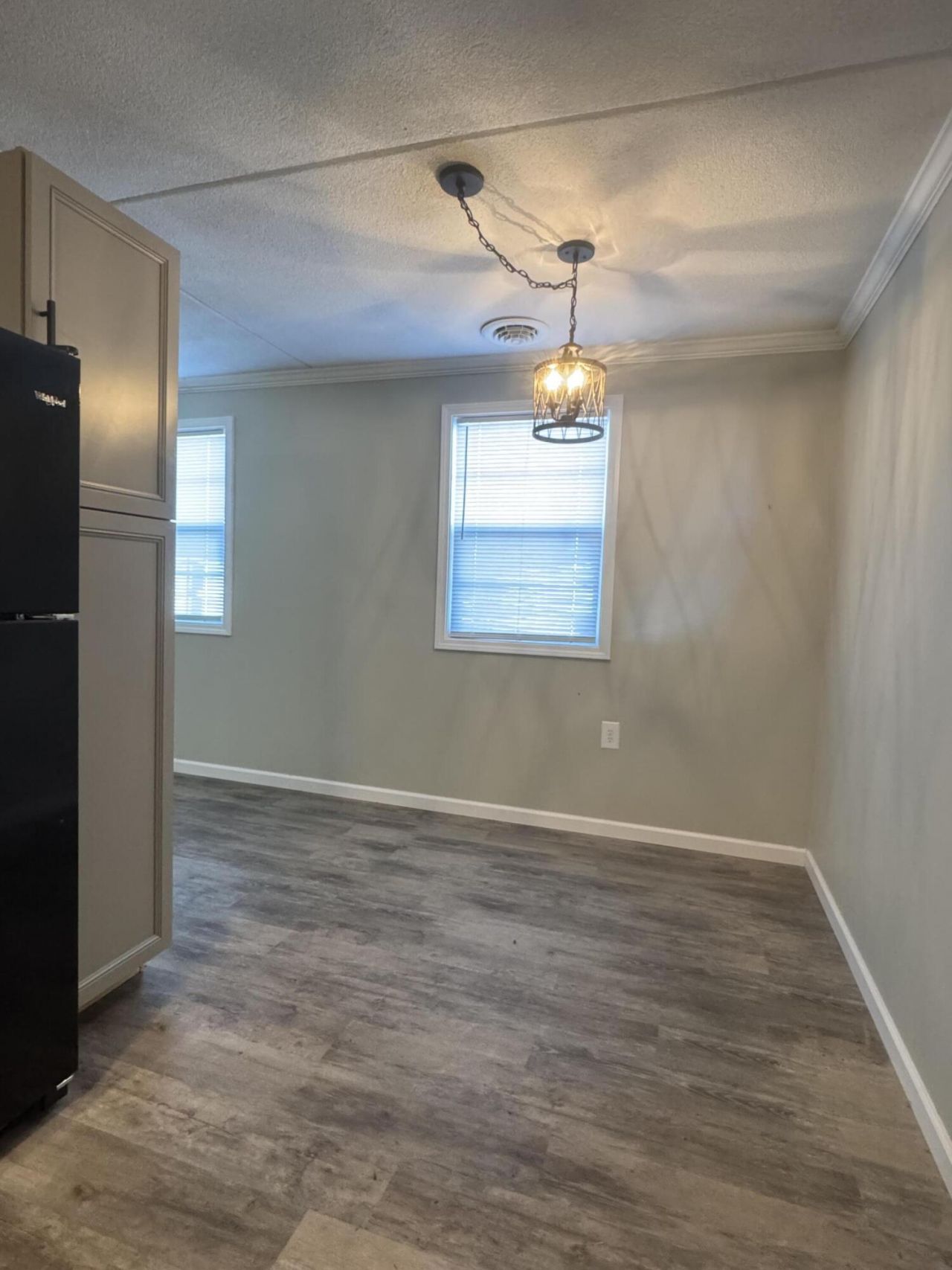 1137 Mw Rickenbaker Road Photo 8