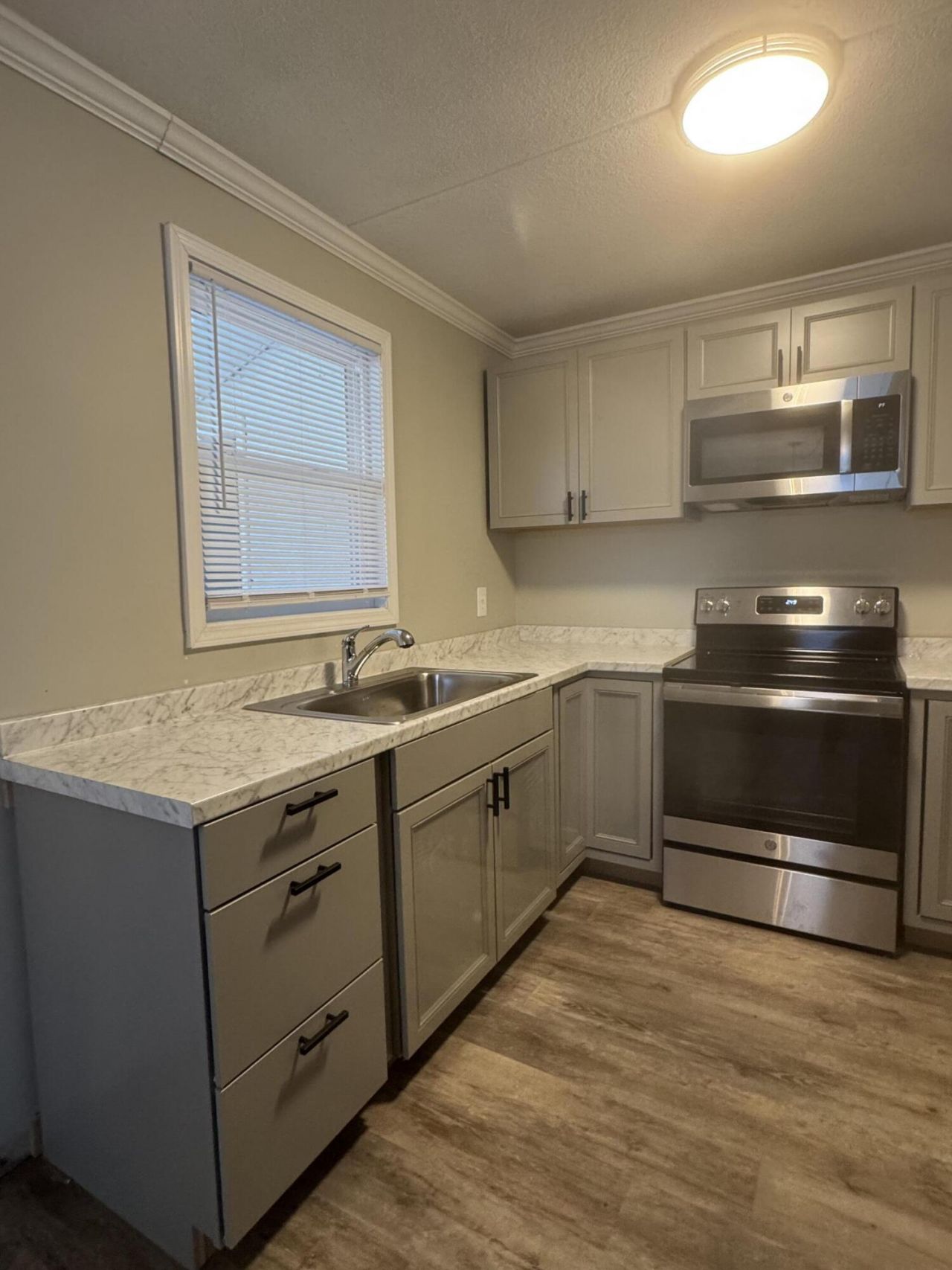 1137 Mw Rickenbaker Road Photo 9