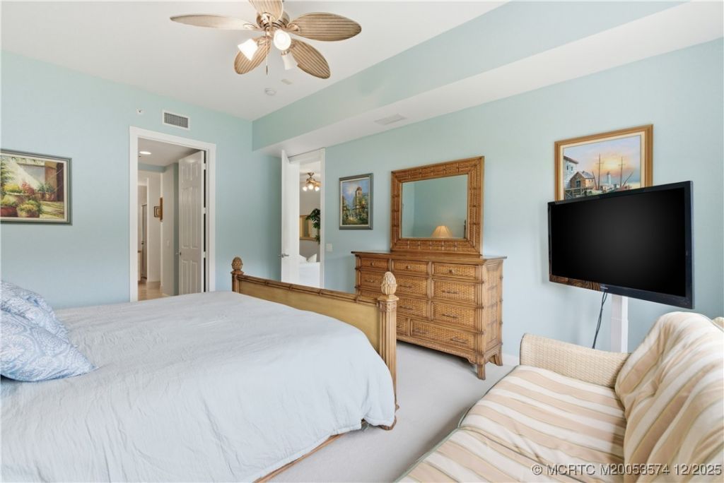 1 Harbour Isle Drive E, Unit 104, Fort Pierce, FL 34949 Photo