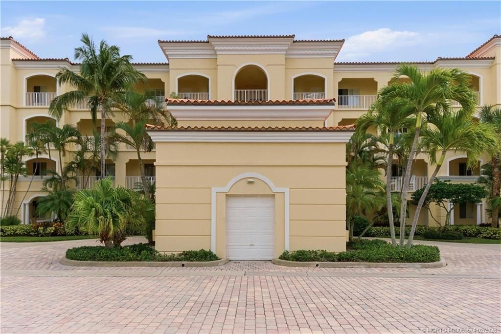 1 Harbour Isle Drive E, Unit 104, Fort Pierce, FL 34949 Photo