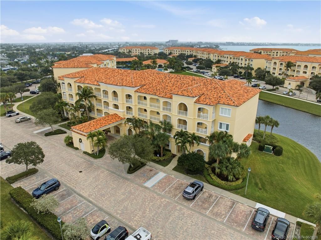 1 Harbour Isle Drive E, Unit 104, Fort Pierce, FL 34949 Photo