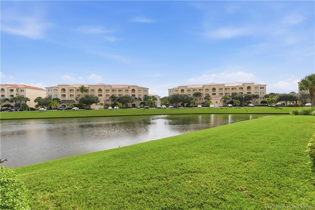 1 Harbour Isle Drive E, Unit 104, Fort Pierce, FL 34949 Photo