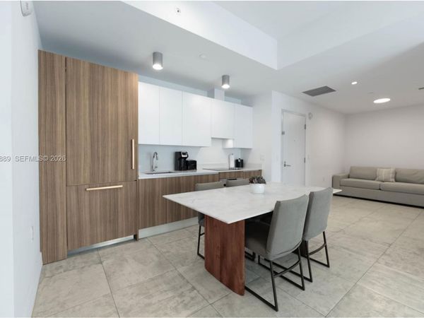 239 SW 9th St, Unit 2103, Miami, FL 33130