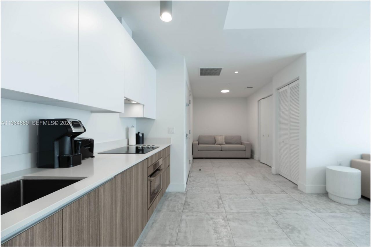 239 SW 9th St, Unit 2103, Miami, FL 33130 Photo