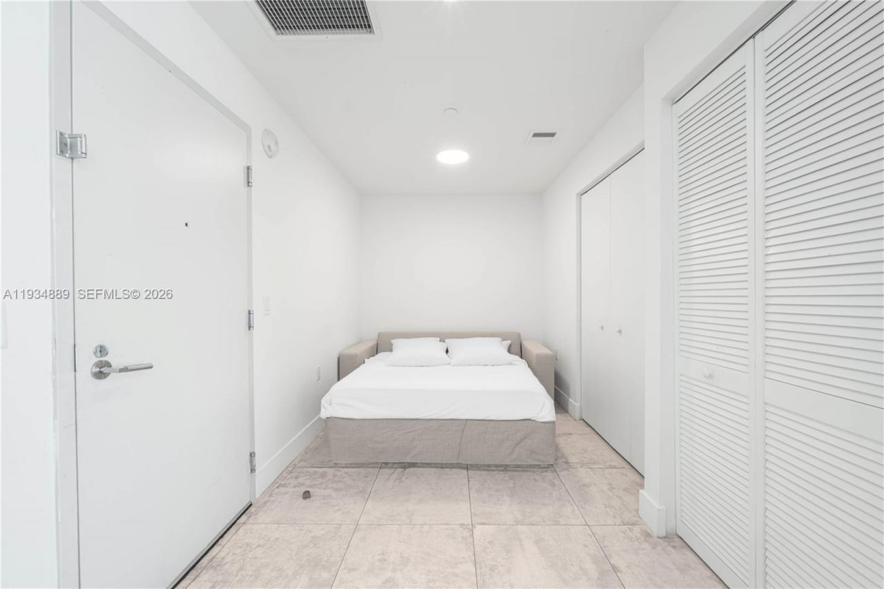 239 SW 9th St, Unit 2103, Miami, FL 33130 Photo