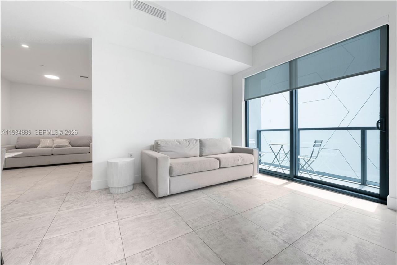 239 SW 9th St, Unit 2103, Miami, FL 33130 Photo