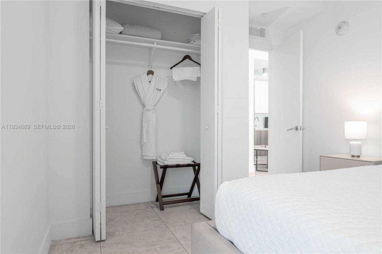 239 SW 9th St, Unit 2103, Miami, FL 33130 Photo