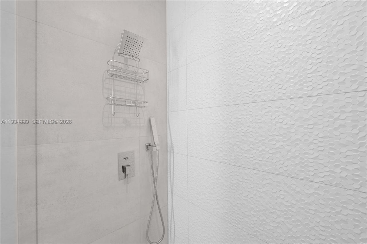 239 SW 9th St, Unit 2103, Miami, FL 33130 Photo