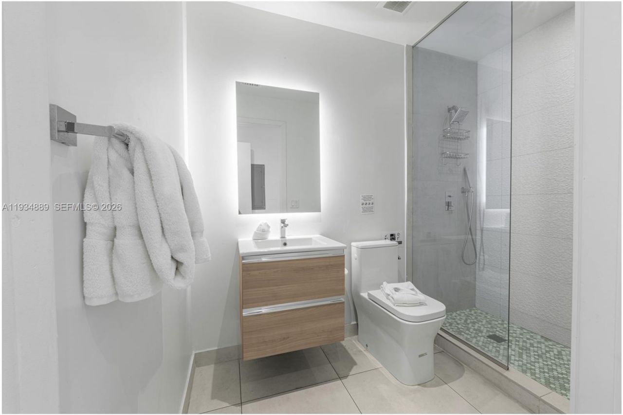 239 SW 9th St, Unit 2103, Miami, FL 33130 Photo
