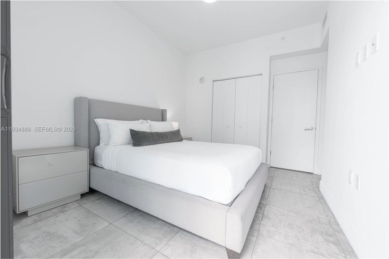 239 SW 9th St, Unit 2103, Miami, FL 33130 Photo